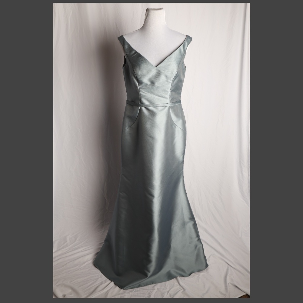 Sorella Vita 8964 Formal Gown Dress Seafoam Blue-green. Tag Sz 14 (sz 10-12)